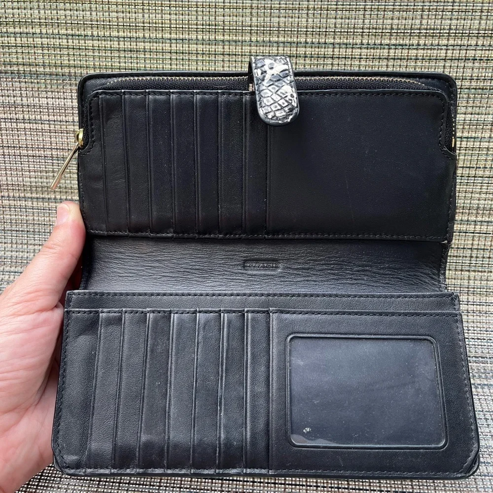 Coach Black & White Leather Wallet​​ - Picture 8 of 11